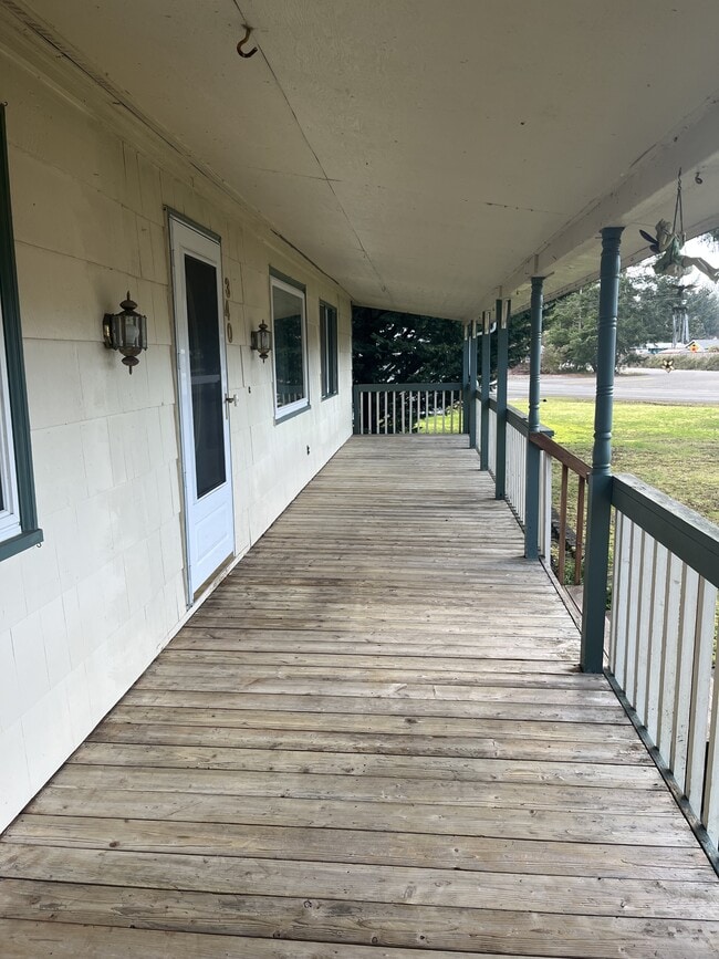 Building Photo - 340 E Island Lake Rd