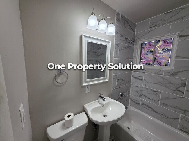 Building Photo - 1050 Durbin St