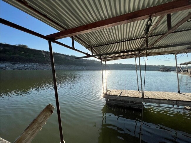 Building Photo - 1345 Lakeshore Dr