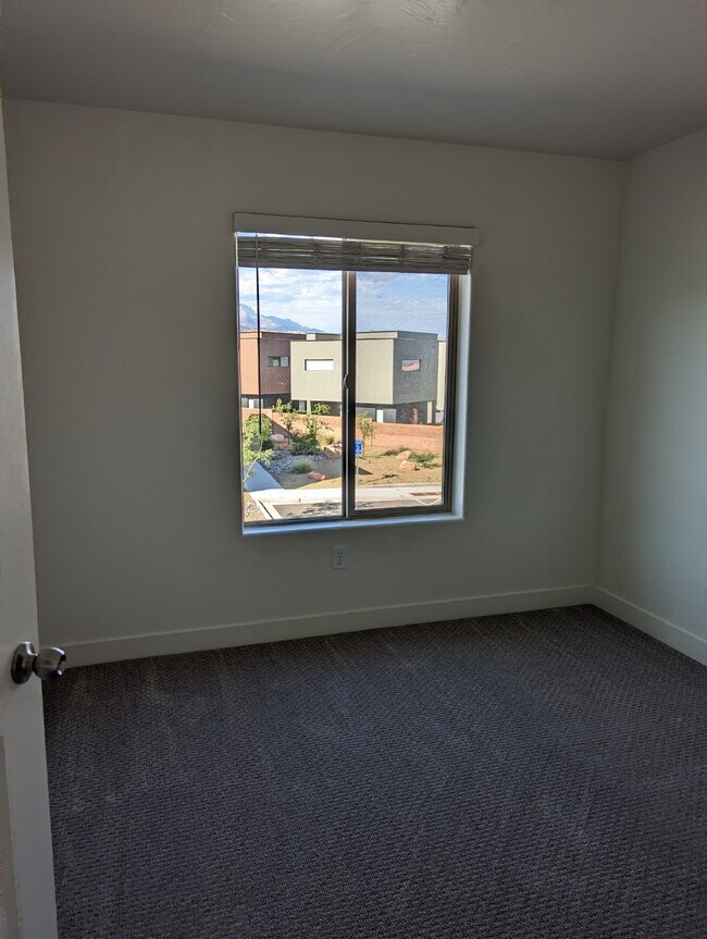 Building Photo - Azalea Townhomes Poolside Living 3 Bed 2.5...