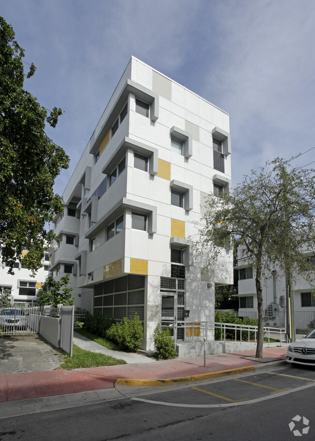 Building Photo - Steven Chaykin Apartments