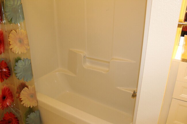 Building Photo - Up Coming - 2 bedroom/2 bath Condo!