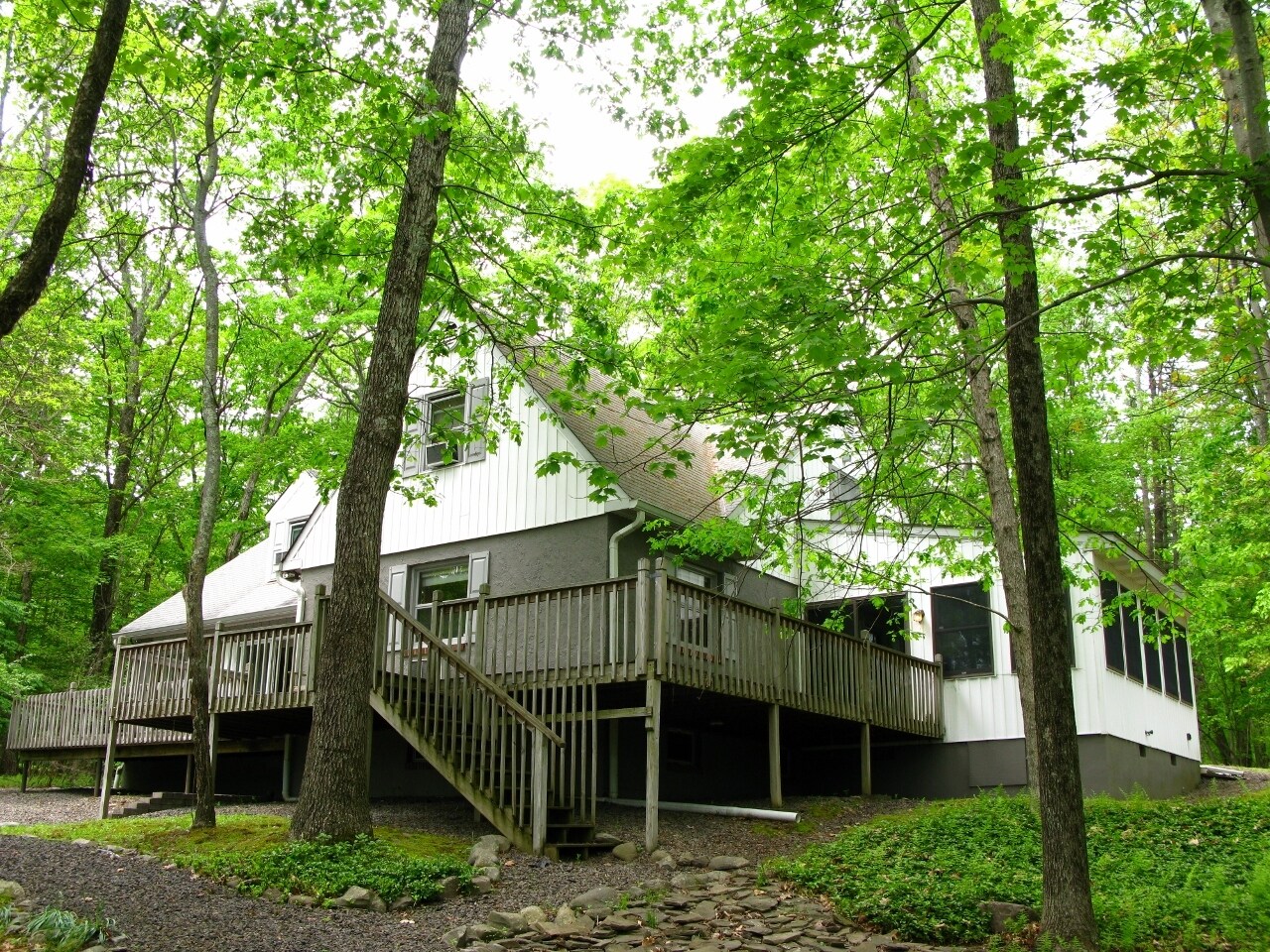 Building Photo - 392 Hallowood Dr