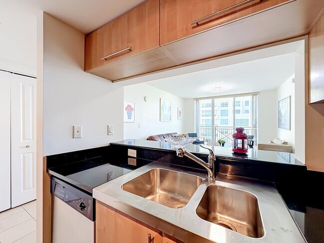 Building Photo - 610 W Las Olas Blvd