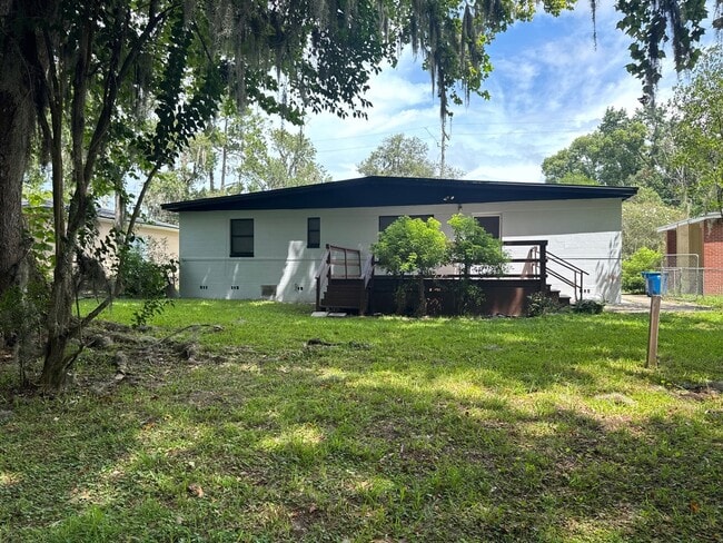 Building Photo - 1204 Carthage Dr