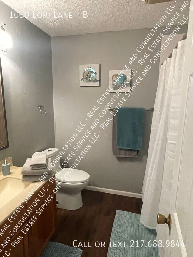 Building Photo - 1000 Lori Ln