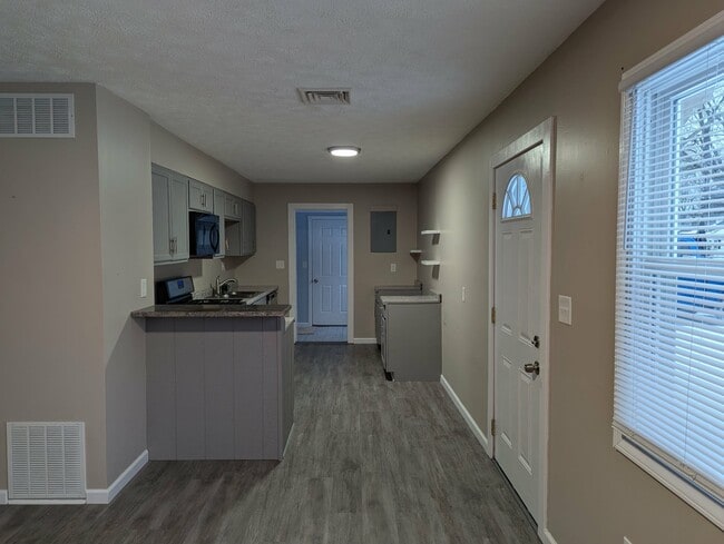 Building Photo - 4860 Forest Rd