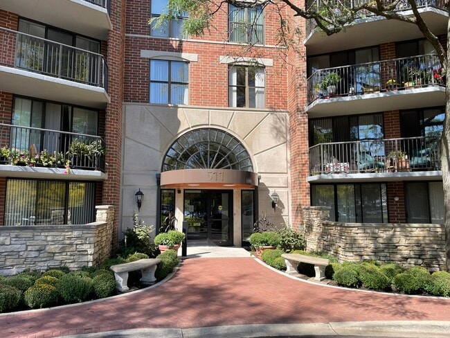 Building Photo - 511 Aurora Ave