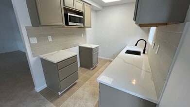 Building Photo - 9515 Aberdeen Way