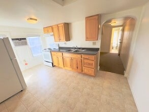Building Photo - Charming studio apartment for rent! - 1121-A Shenandoah st.