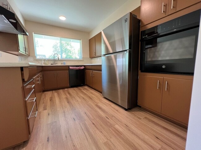 Building Photo - Renovated Sunnyvale House with Swimming Po...