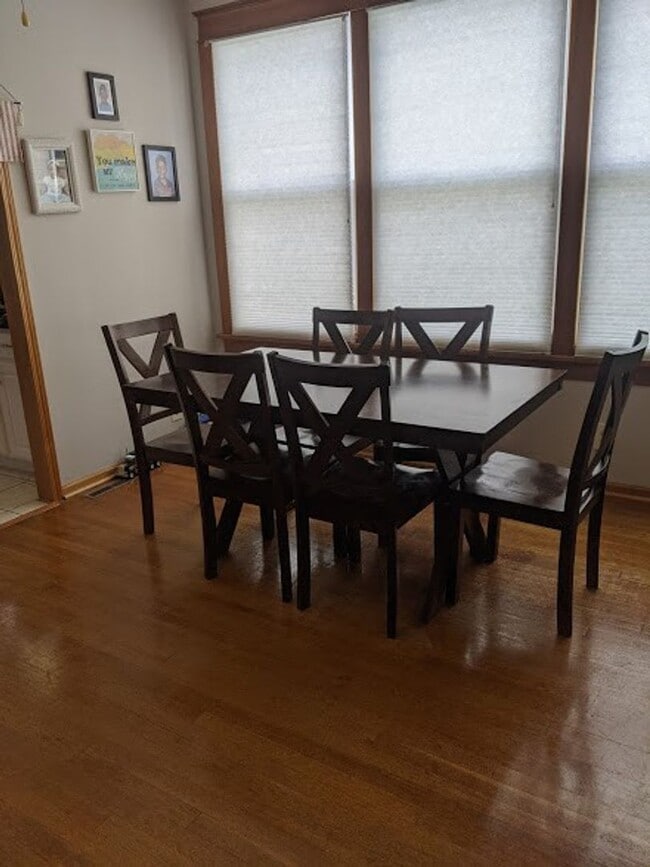 Building Photo - Spacious Single Family Home