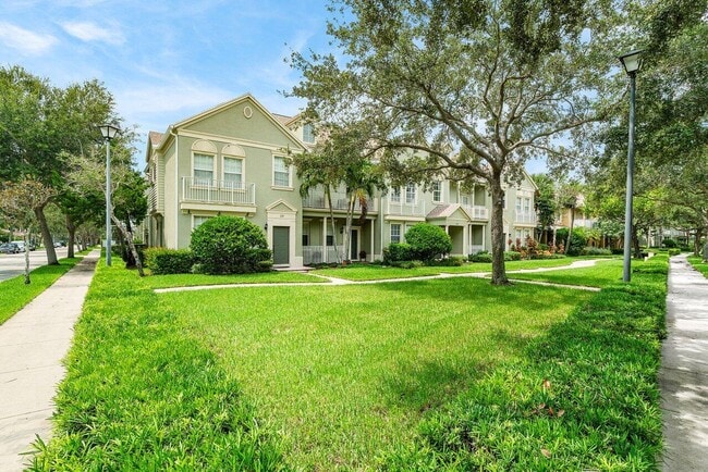 Building Photo - 212 W Thatch Palm Cir