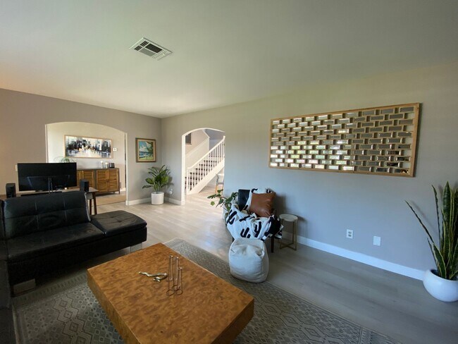 Building Photo - Beautiful 4 Bedroom Carlsbad Home!