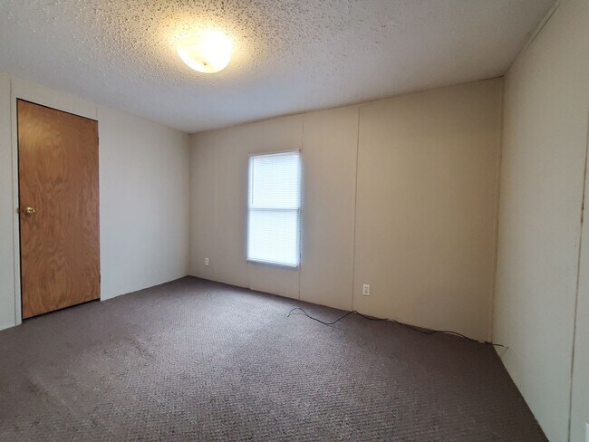 Building Photo - 200 cedar cove lane