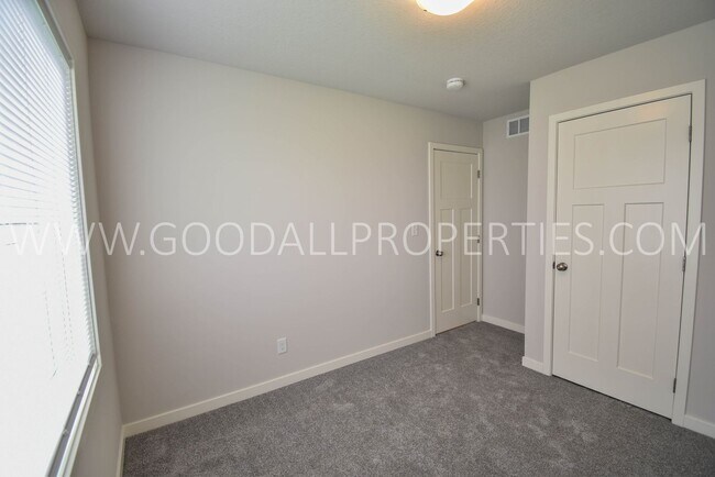 Building Photo - 3 Bedroom 2 Bath Home in Clive / Waukee School District