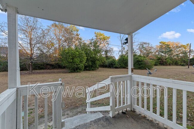 Building Photo - 1120 Dodge Ln