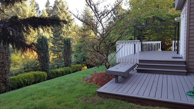 Building Photo - 17083 SW Arbutus Dr