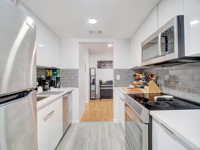 Building Photo - 8841 John F. Kennedy Blvd