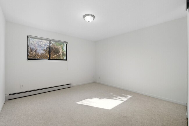 Building Photo - South Boulder 2-bedroom, 2-bath condo with laundry, pool, and heat included