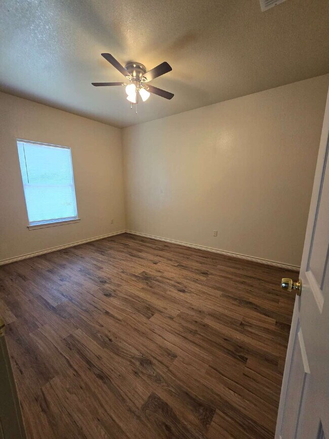Primary Photo - Completely renovated 3-Bed Duplex in the M...