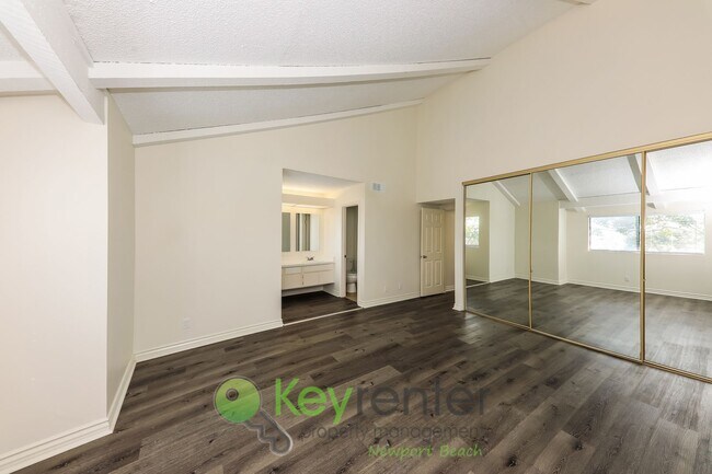 Building Photo - Exclusive Newport Terrace Condos - Trails to the Beach!