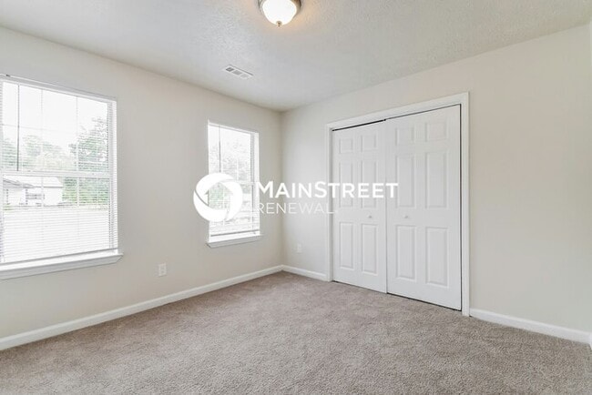 Building Photo - 3 Bedroom Pet-Friendly Home in Riverdale, GA with Main Street Renewal