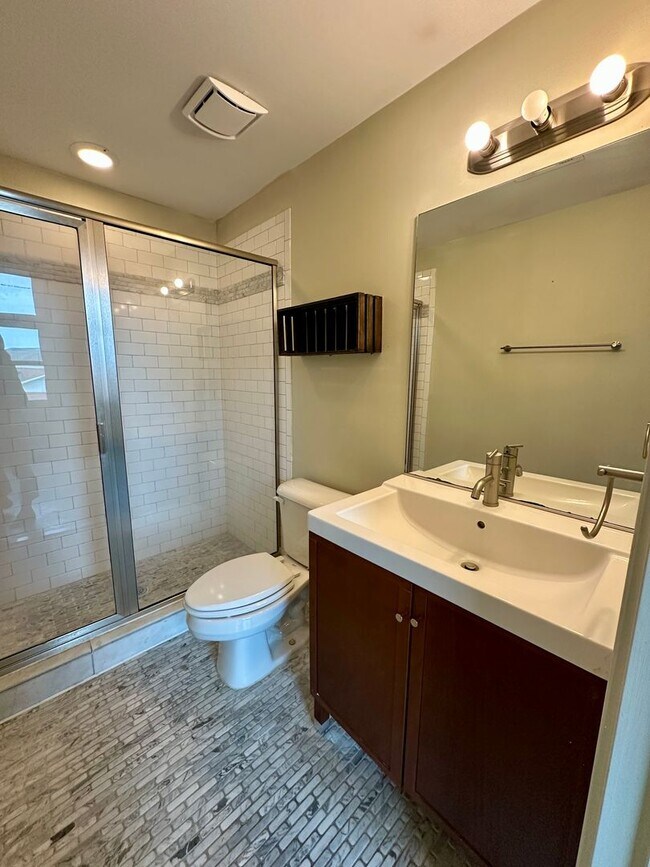 Building Photo - 2 BED | 2.5 BATH | URBAN CONDO | DOWNTOWN ...