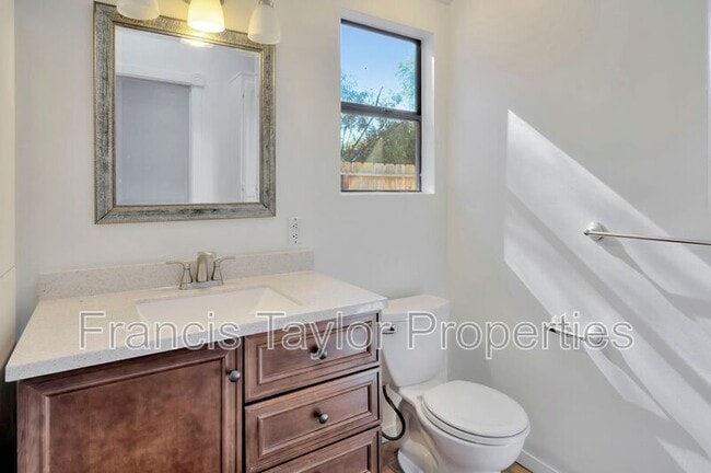 Building Photo - 1512 S Stage Coach Ln