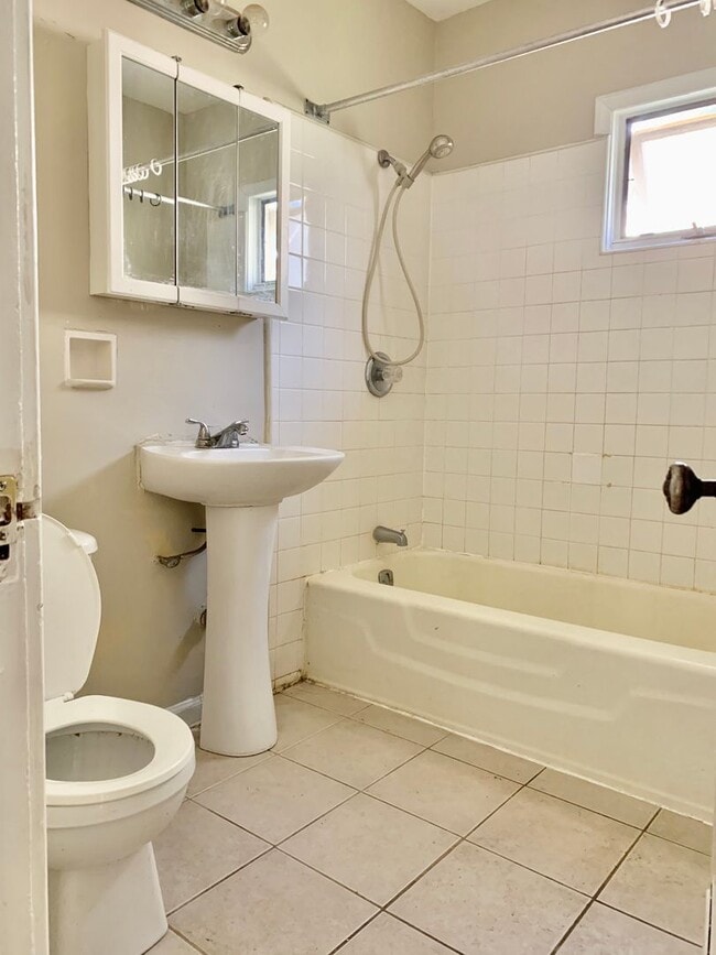 Building Photo - 922 Westcott St