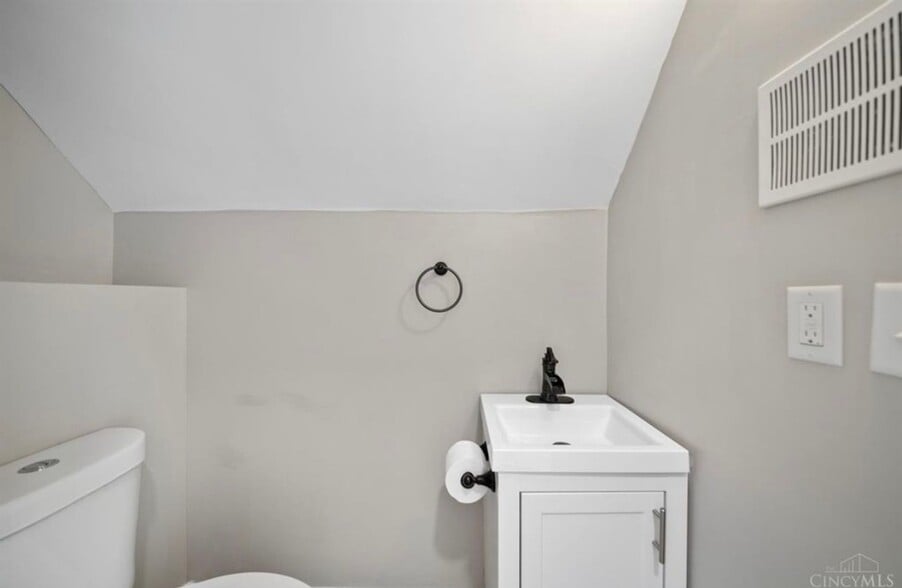 Building Photo - 5261 Waltella Pl