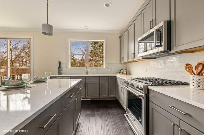 Building Photo - 2 bedroom in Chicago IL 60015