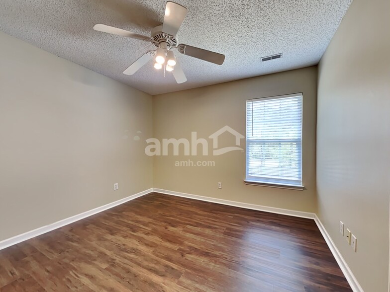 Building Photo - 1095 Cobblestone Blvd