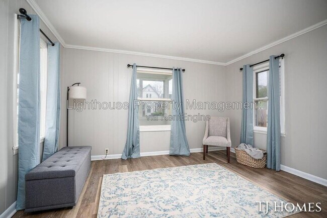 Building Photo - 1468 Jiroch St