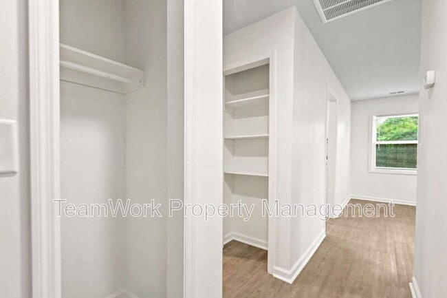 Building Photo - 3006 Azalea Dr