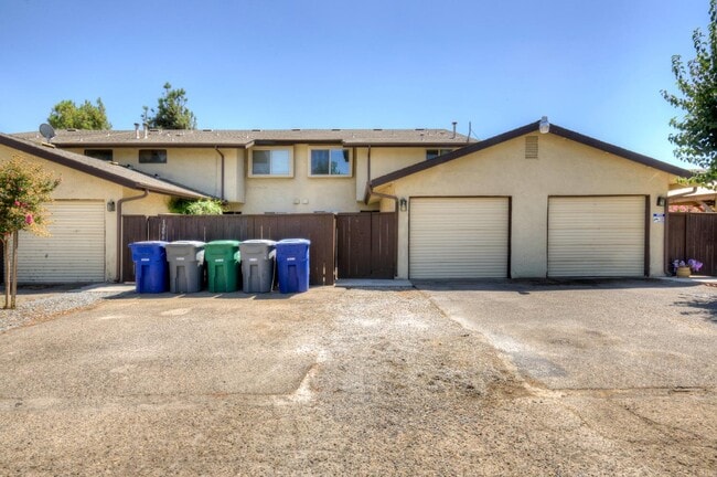 Building Photo - 1208 Rose Ave