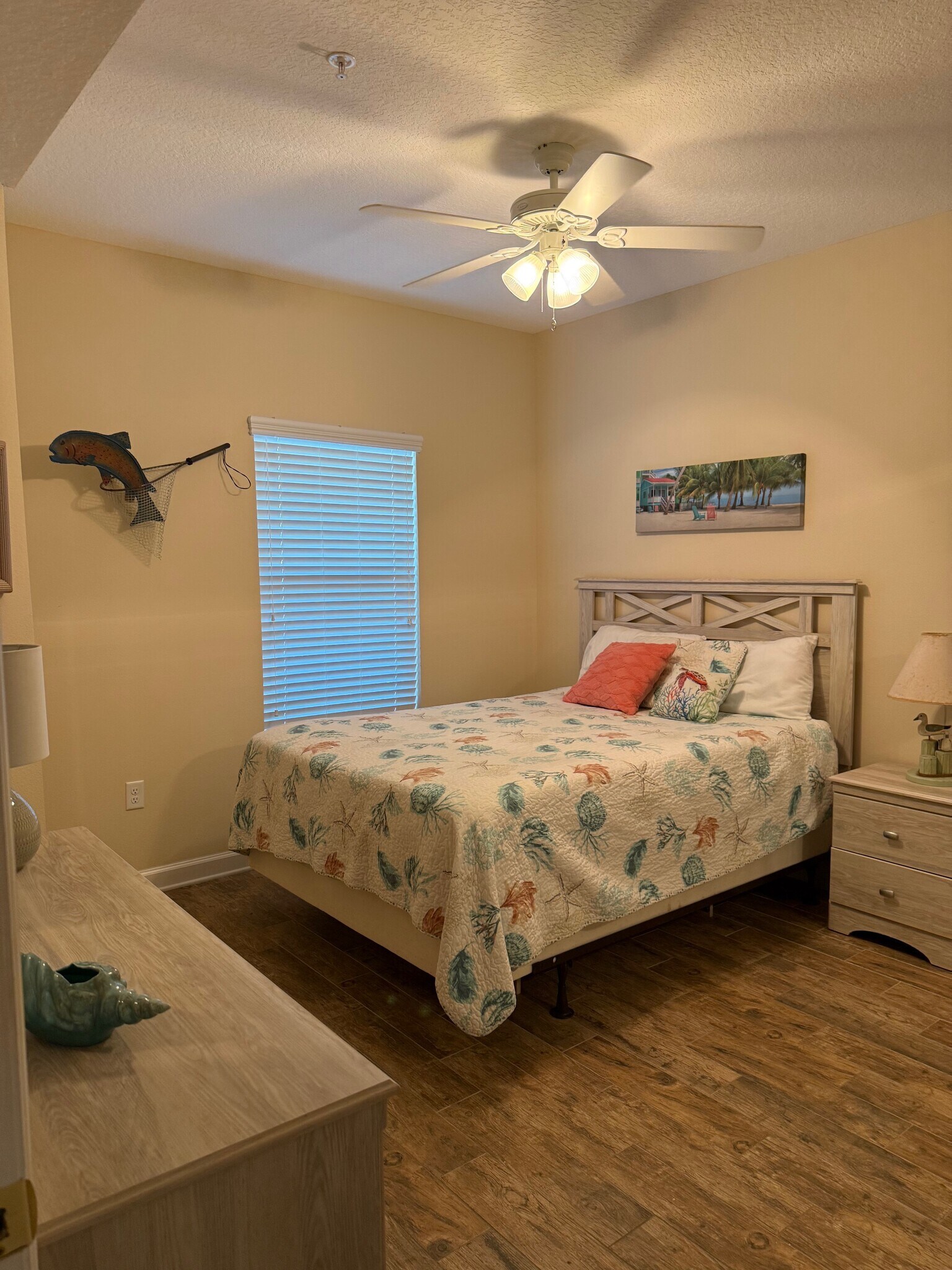Large bedrooms - 468 Bouchelle Dr