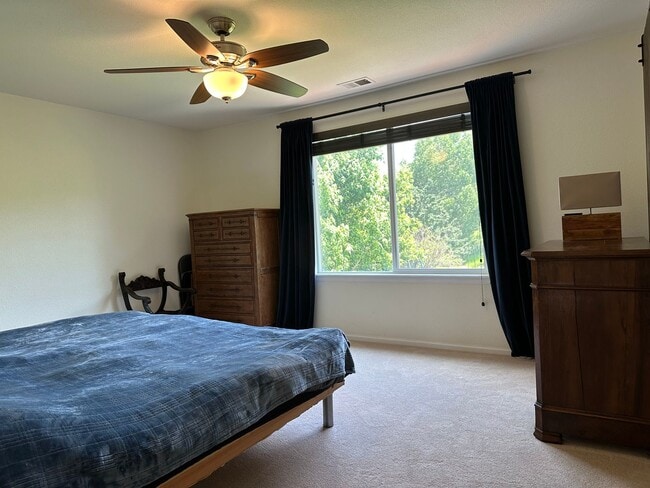 Building Photo - Open floor plan and backs to Open Space! 4...