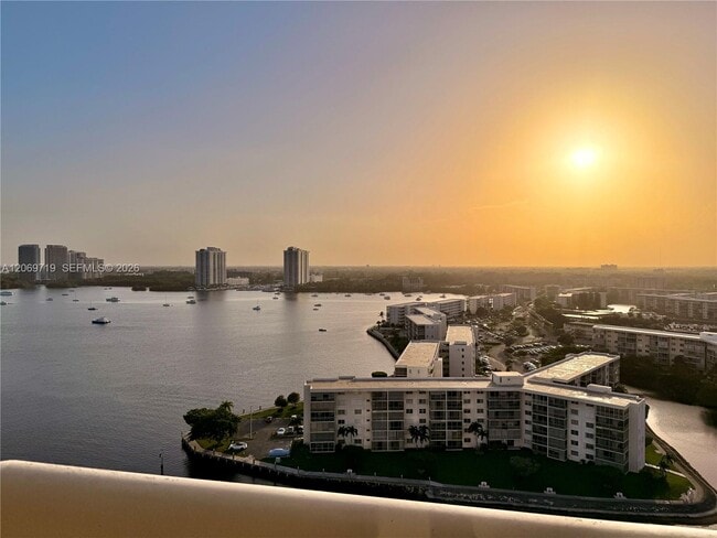 Building Photo - 1000 W Island Blvd