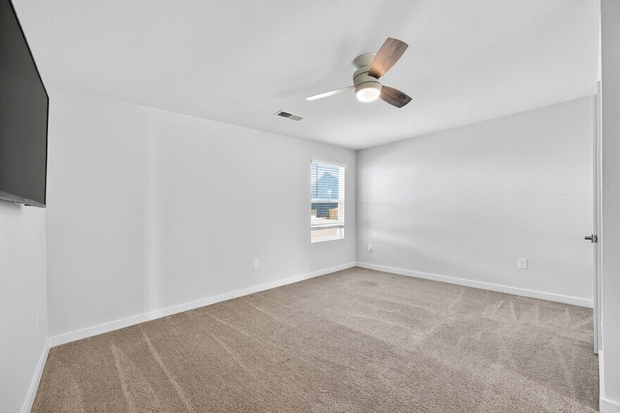 Building Photo - 583 Overlook Rd