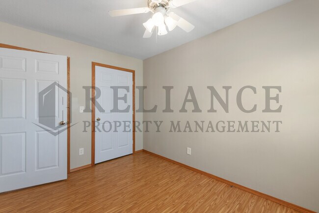 Building Photo - 607 N Doris St