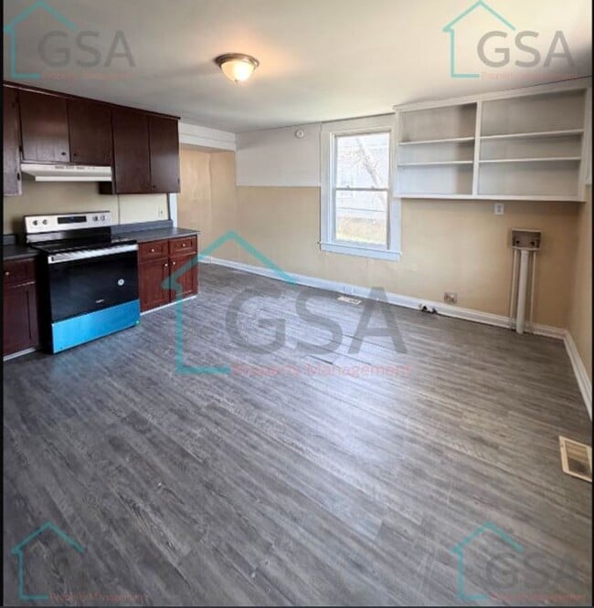 Building Photo - 2 Bedroom 1 Bath Available!