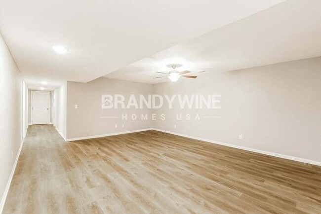 Building Photo - APPLY NOW! 5BED 3BATH