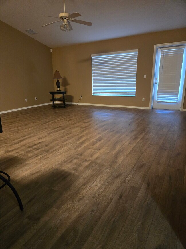 Building Photo - 305 Garden Oak Ct