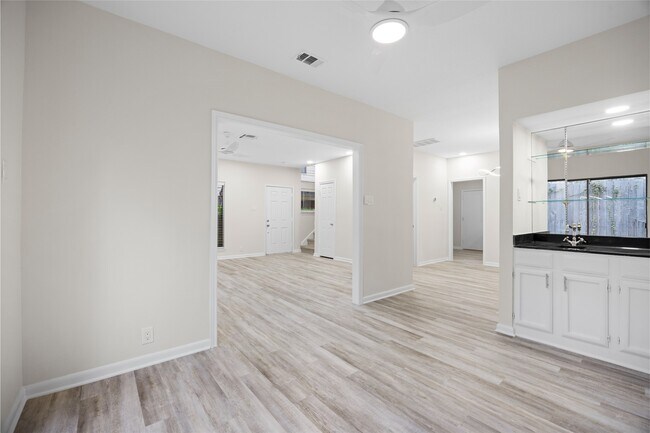 Building Photo - 2668 Bering Dr