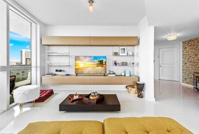 Building Photo - 480 NE 30th St