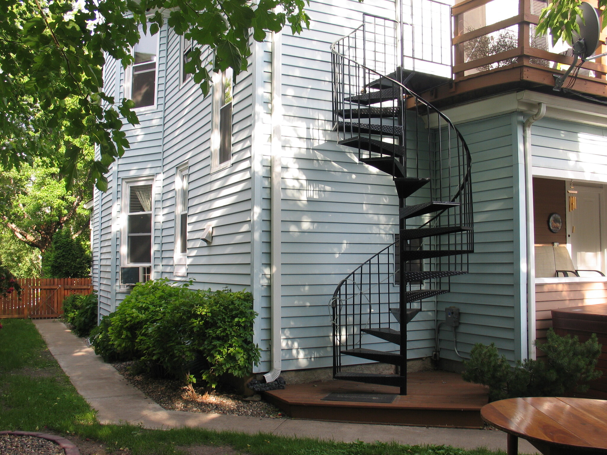 Building Photo - 449 Wheeler St N