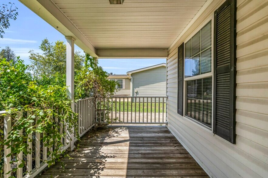 Building Photo - 79 Crest Oak Dr