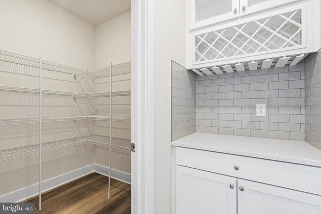 Building Photo - 516 Downswing Rd