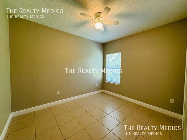 Building Photo - 1417 Swan Ct